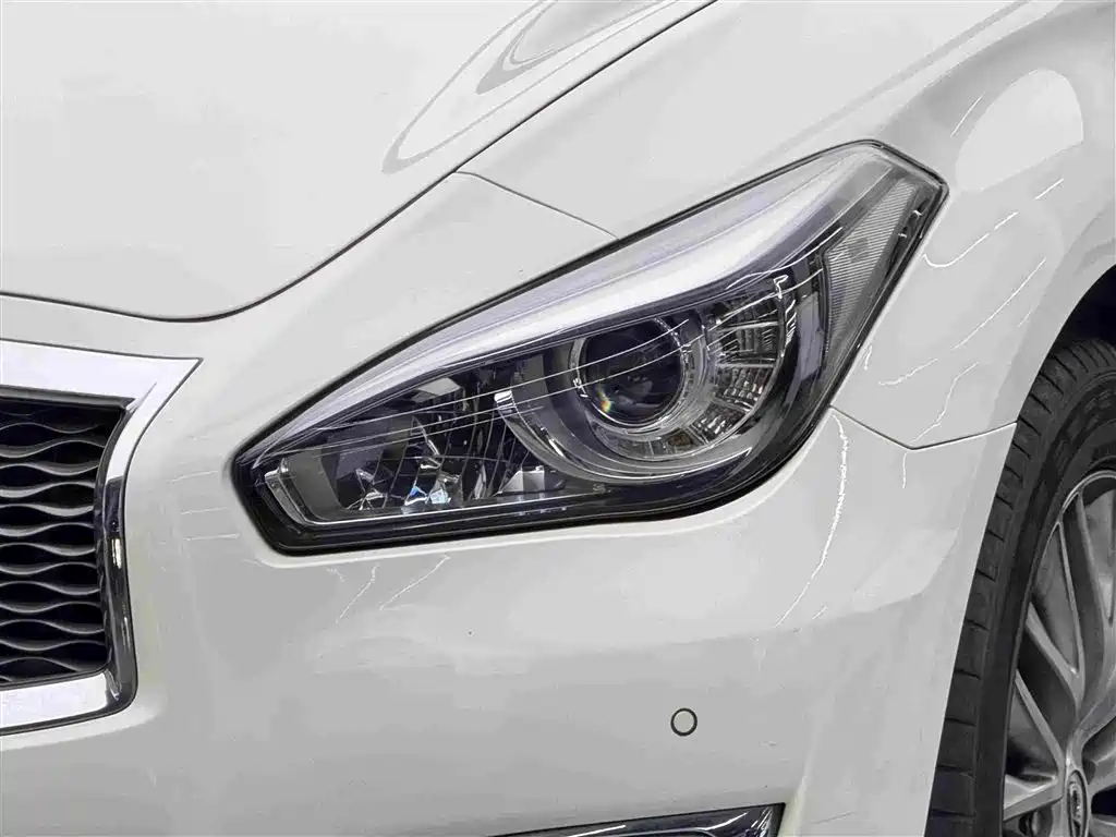 Infiniti Q70 — фото 4