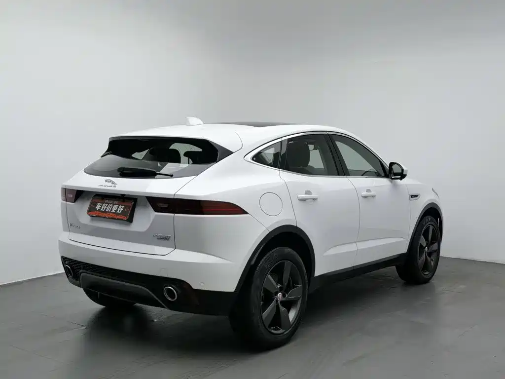 Jaguar E-PACE — фото 2