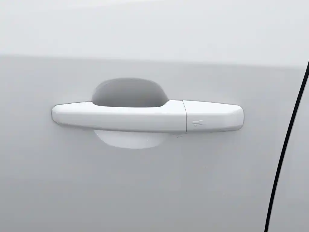 Jaguar E-PACE — фото 18
