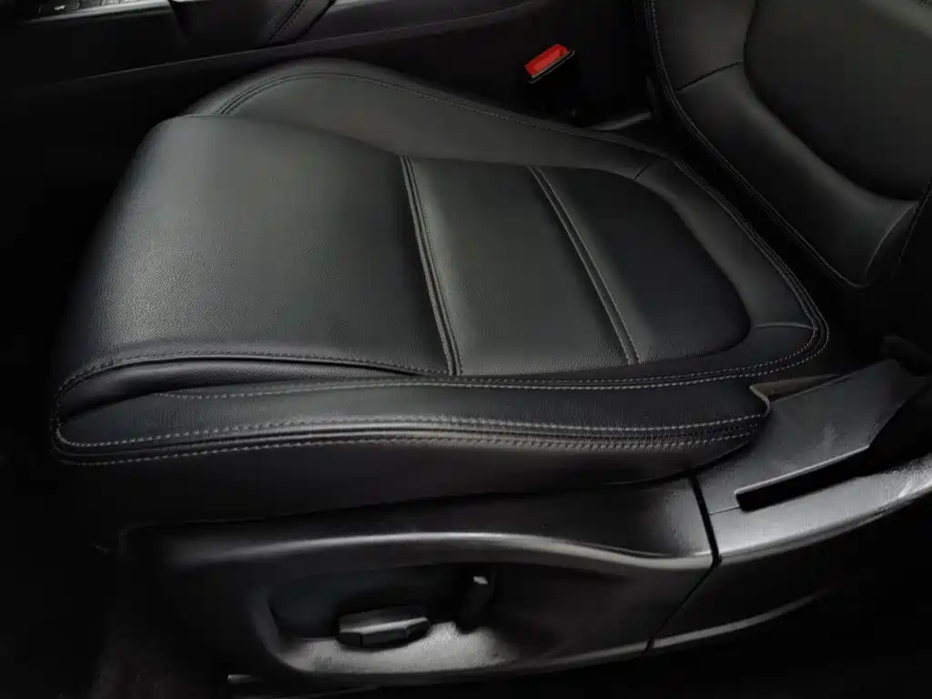 Jaguar E-PACE — фото 20