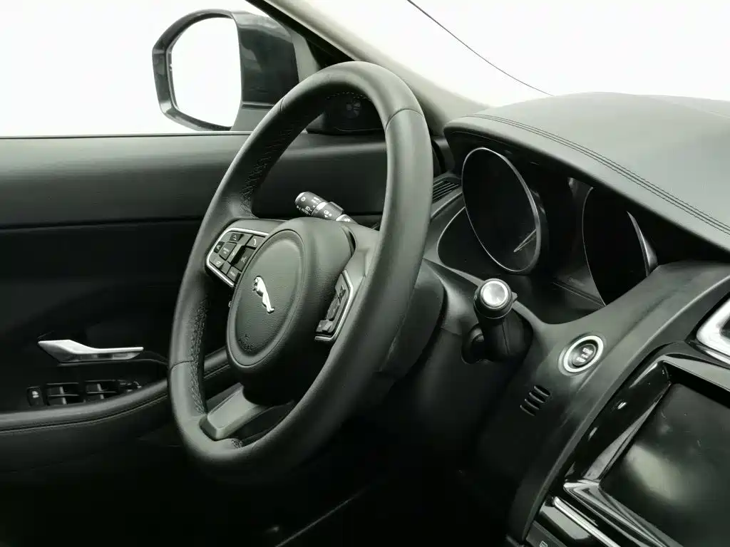 Jaguar E-PACE — фото 22