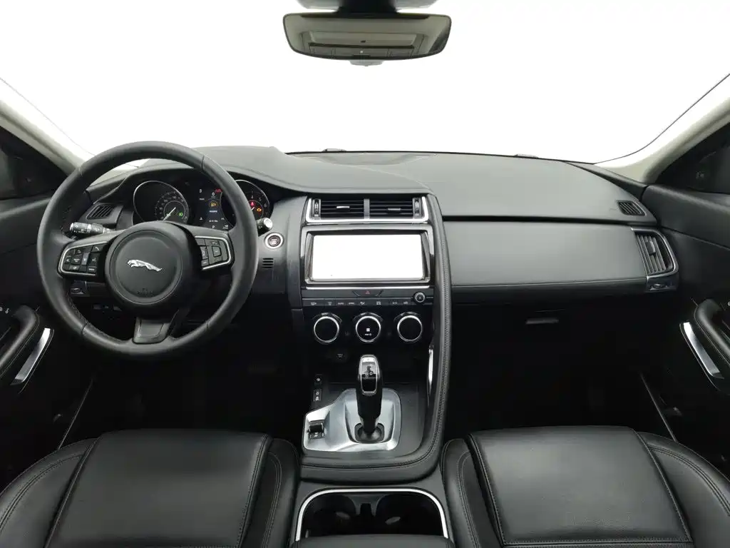 Jaguar E-PACE — фото 5