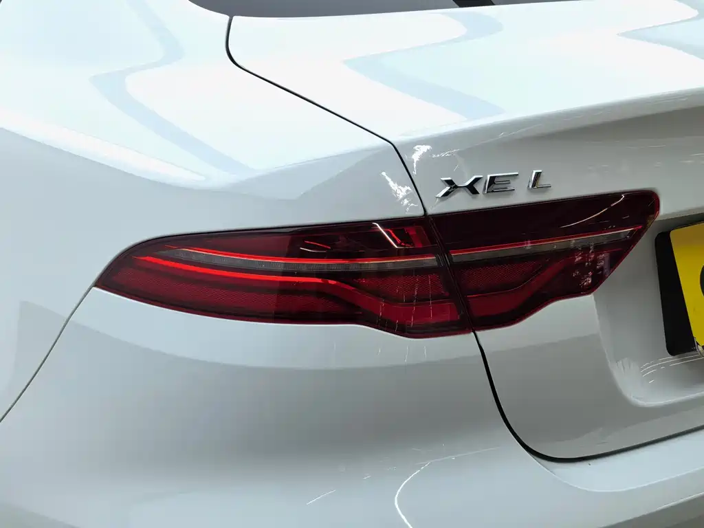 Jaguar XEL — фото 11