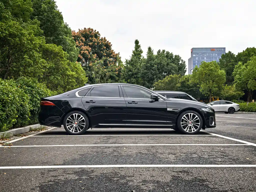 Jaguar XFL — фото 4