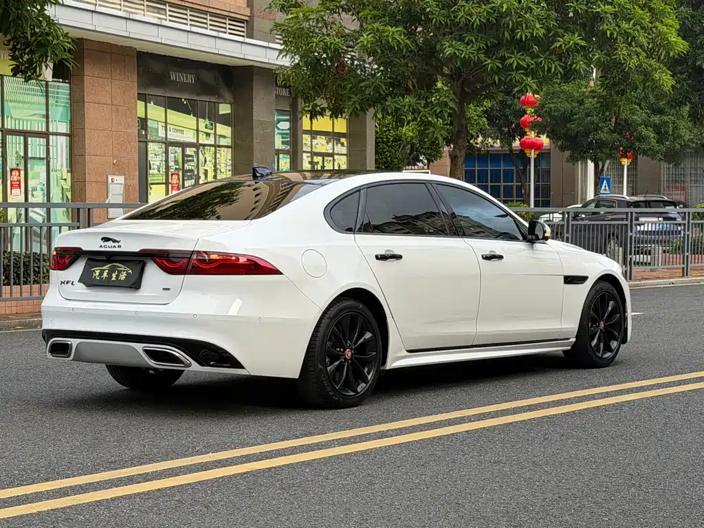 Jaguar XFL — фото 4