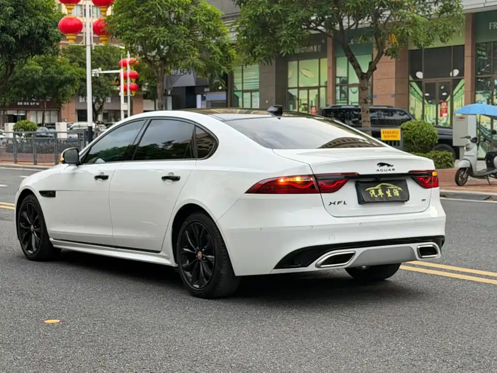 Jaguar XFL — фото 6