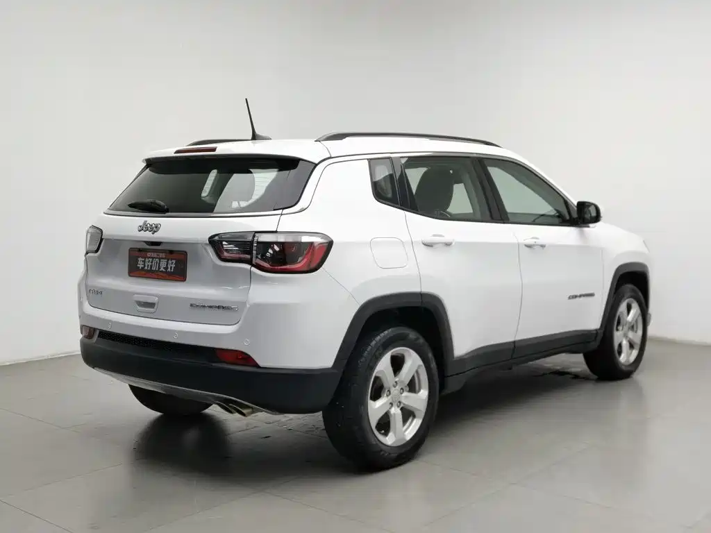 Jeep Compass — фото 2
