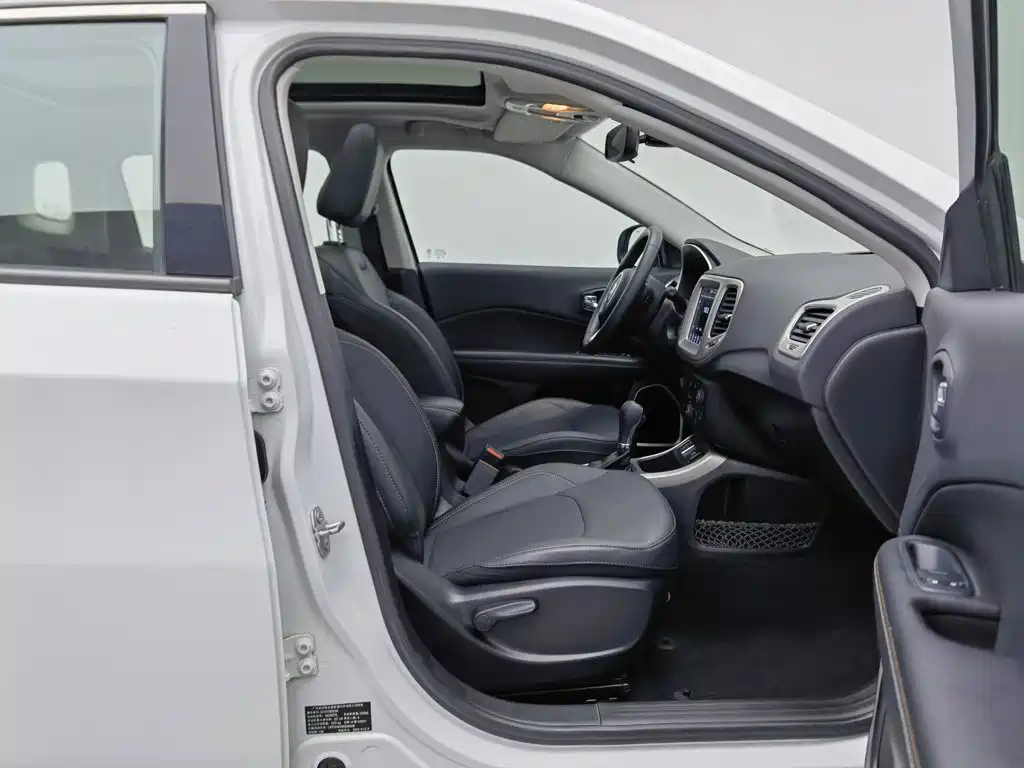 Jeep Compass — фото 23