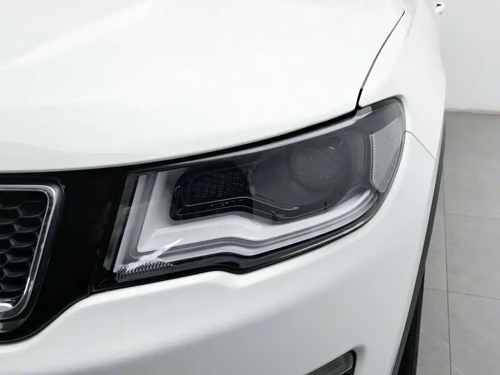 Jeep Compass — фото 7