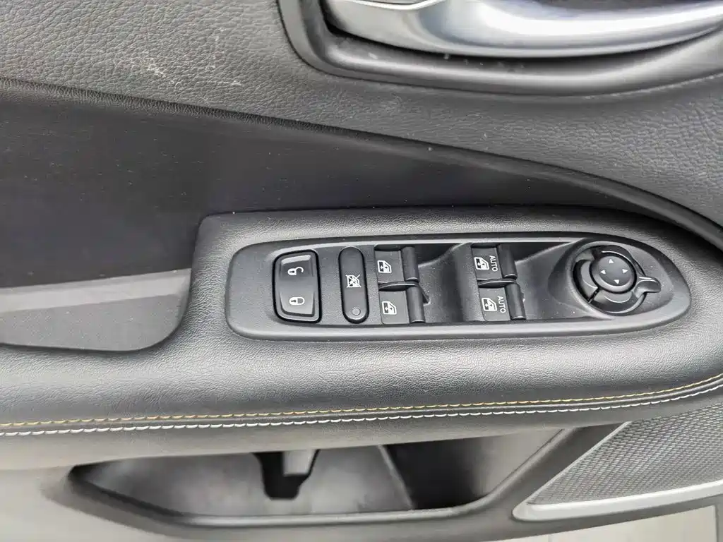 Jeep Compass — фото 9