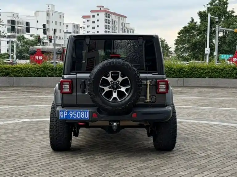 Jeep Wrangler — фото 6
