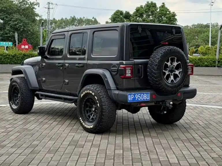 Jeep Wrangler — фото 7