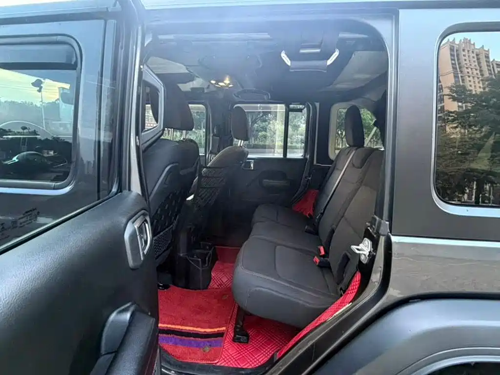 Jeep Wrangler — фото 10