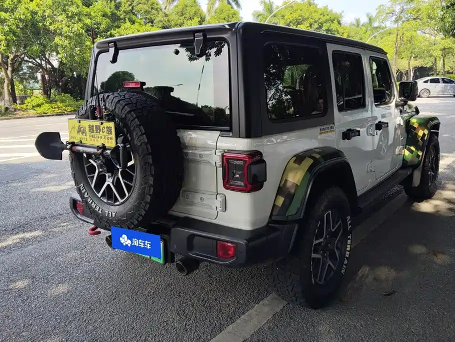 Jeep Wrangler PHEV — фото 3