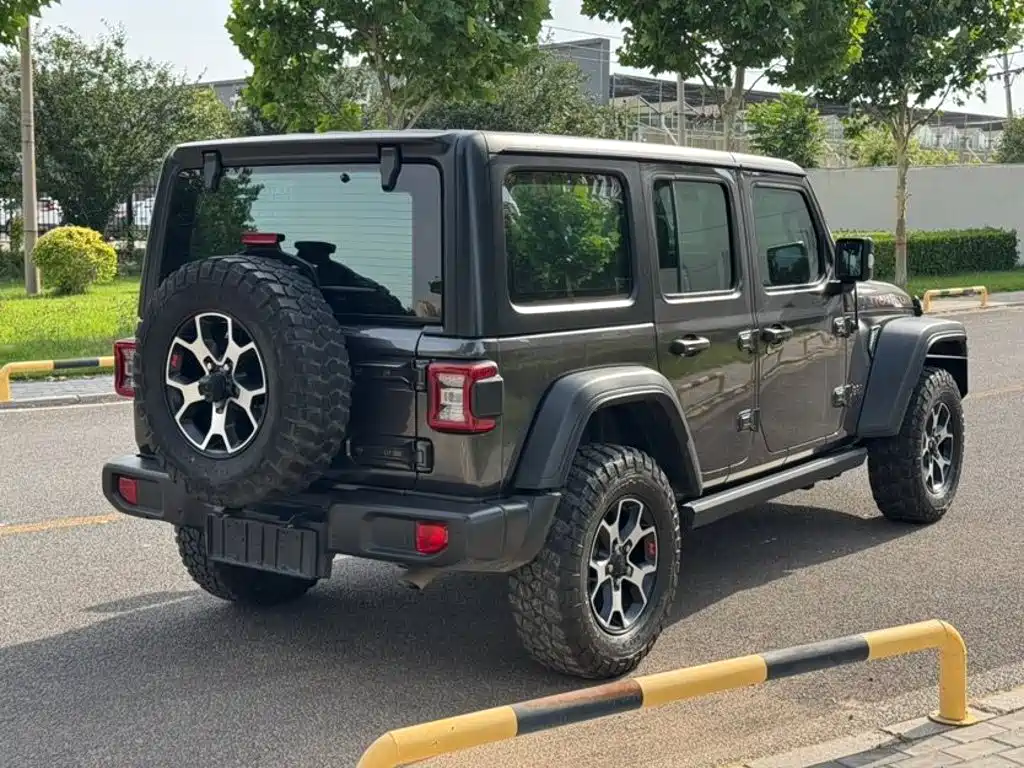 Jeep Wrangler — фото 7