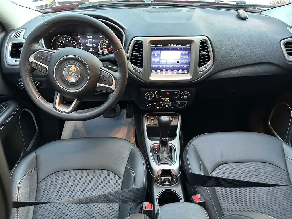 Jeep Compass — фото 4