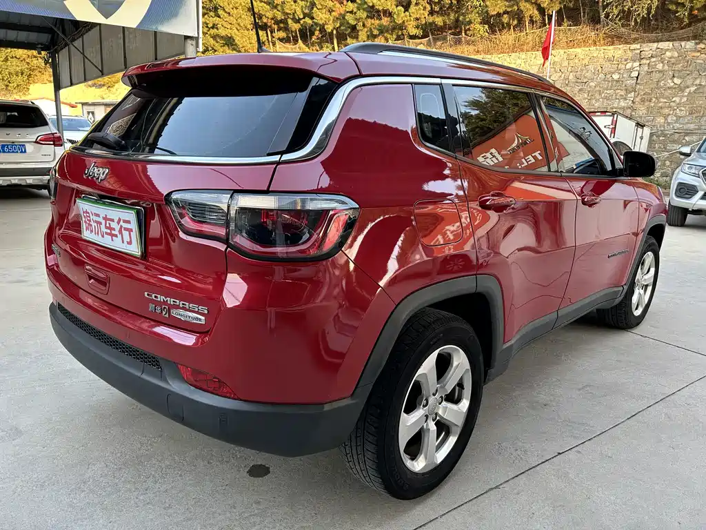 Jeep Compass — фото 9