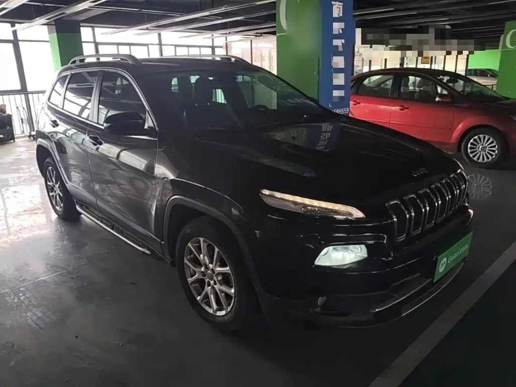 Jeep Cherokee — фото 4