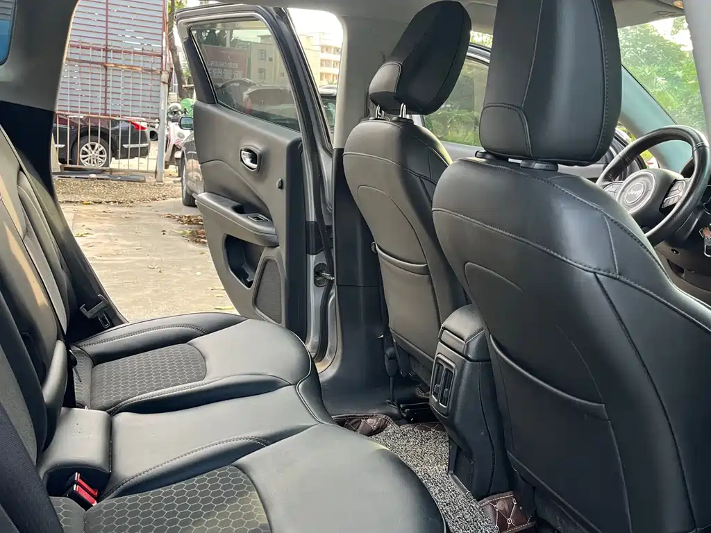 Jeep Compass — фото 11