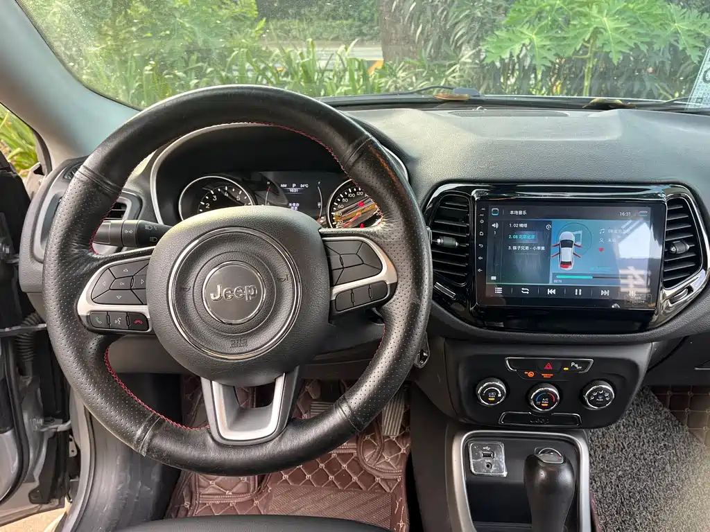 Jeep Compass — фото 13