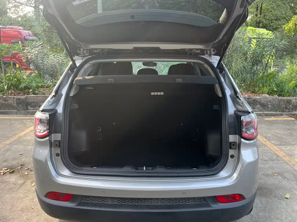 Jeep Compass — фото 19