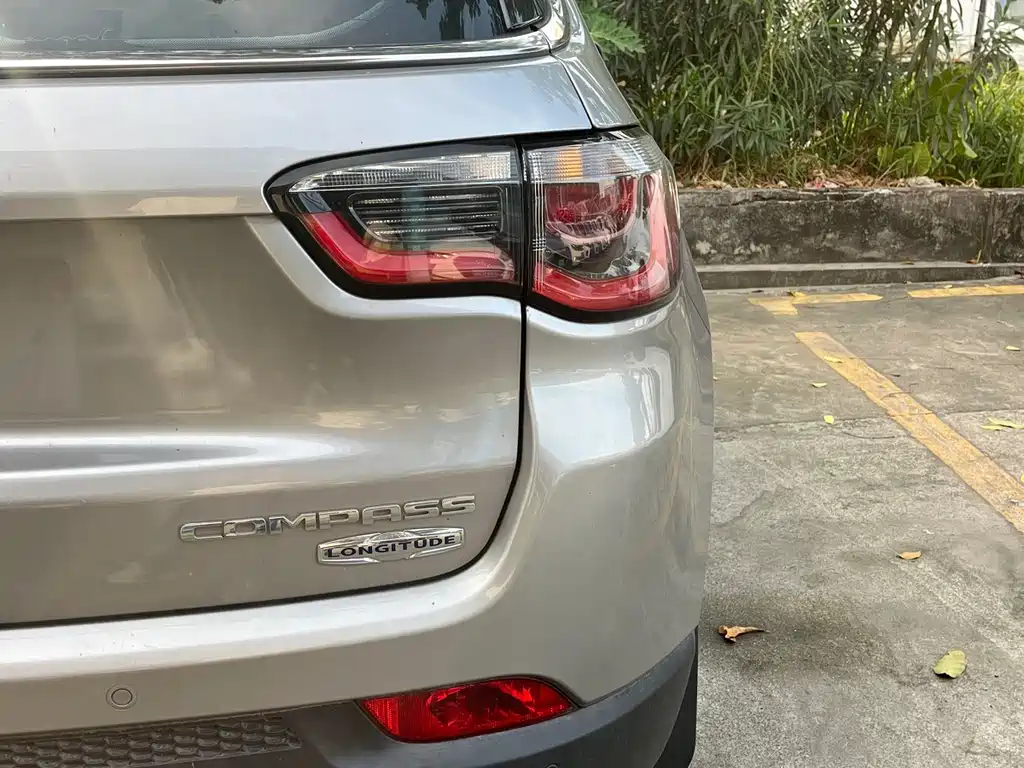 Jeep Compass — фото 20