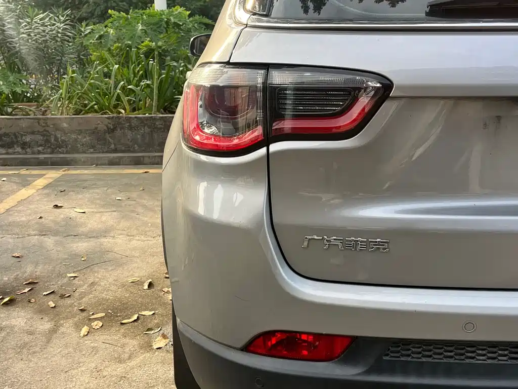 Jeep Compass — фото 21