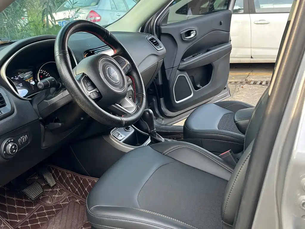Jeep Compass — фото 4