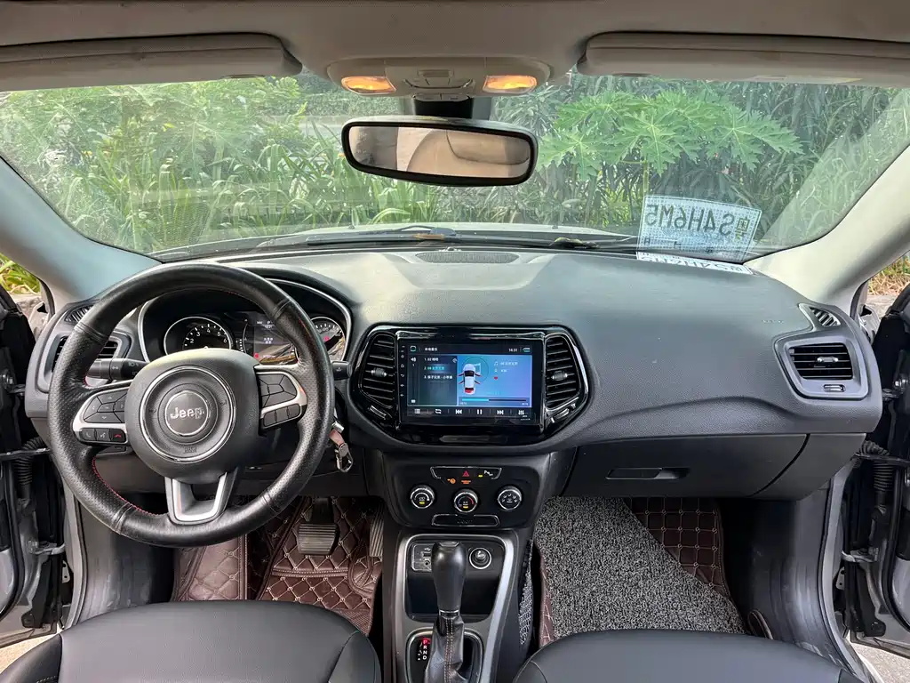 Jeep Compass — фото 6