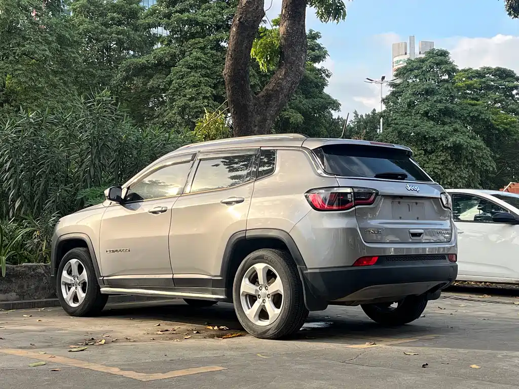 Jeep Compass — фото 7