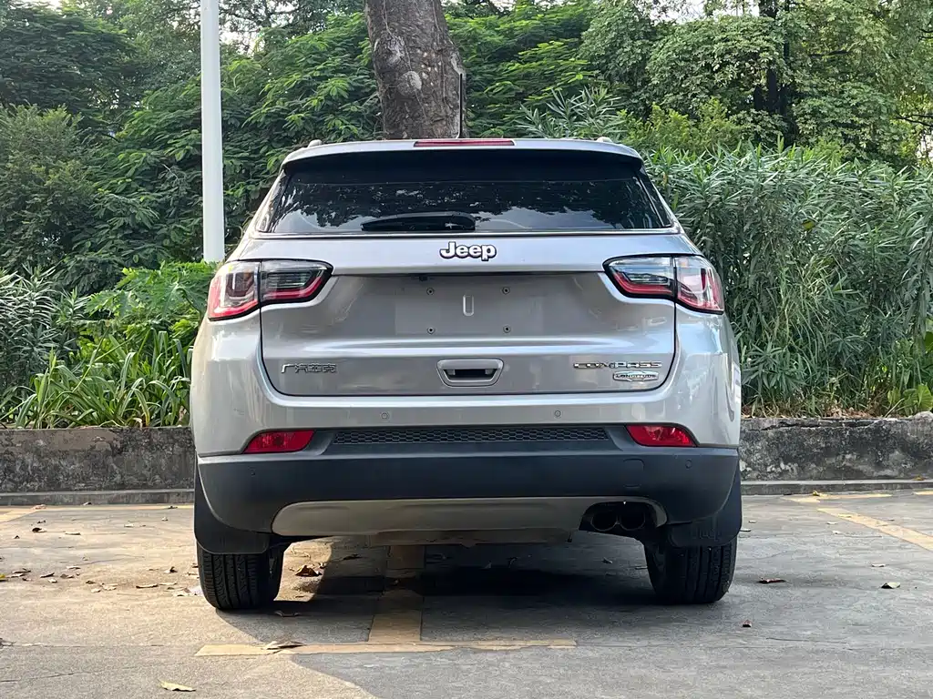 Jeep Compass — фото 8