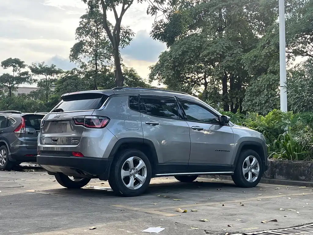Jeep Compass — фото 9