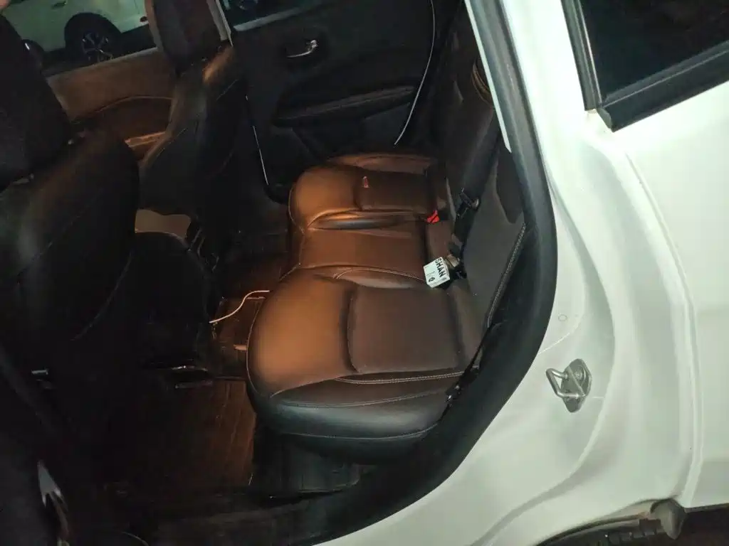 Jeep Compass — фото 13