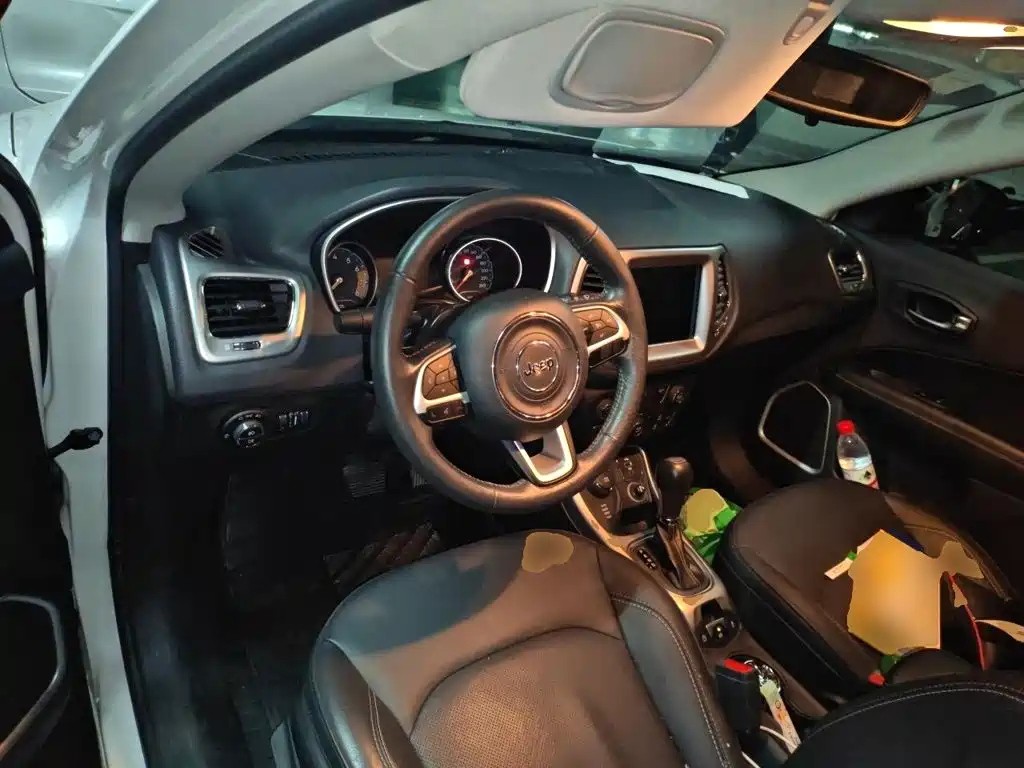 Jeep Compass — фото 6