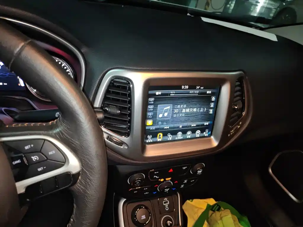 Jeep Compass — фото 9