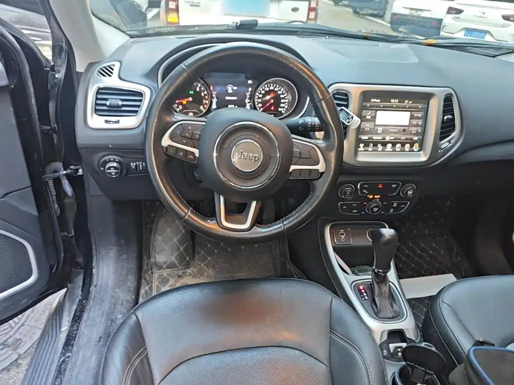 Jeep Compass — фото 11