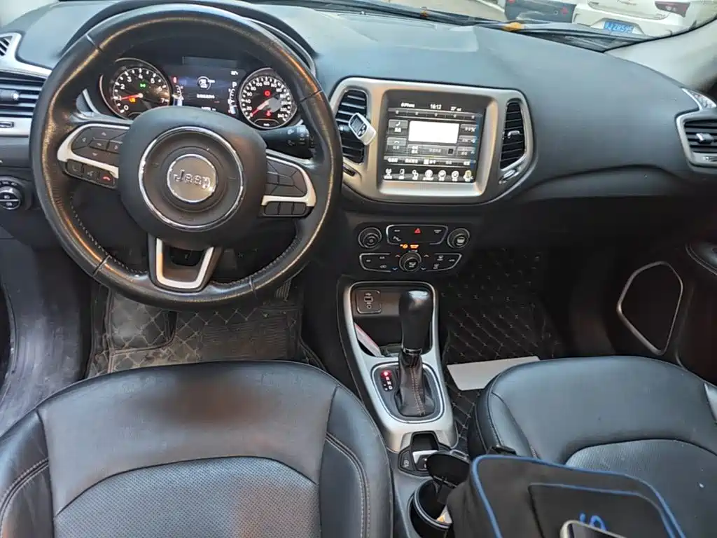 Jeep Compass — фото 13