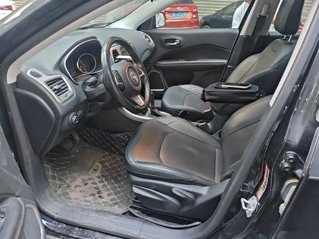 Jeep Compass — фото 15