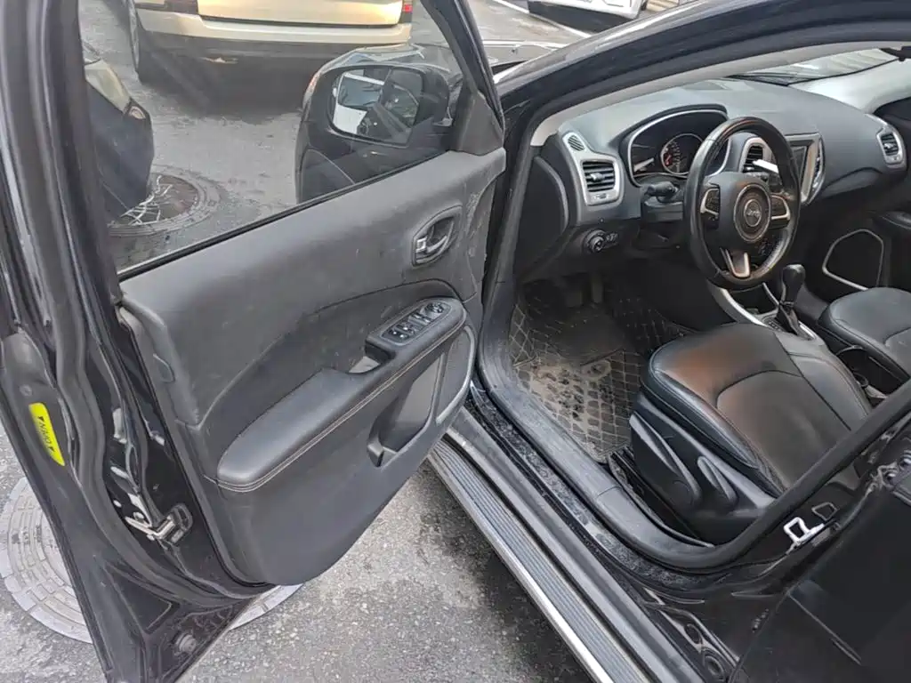 Jeep Compass — фото 16