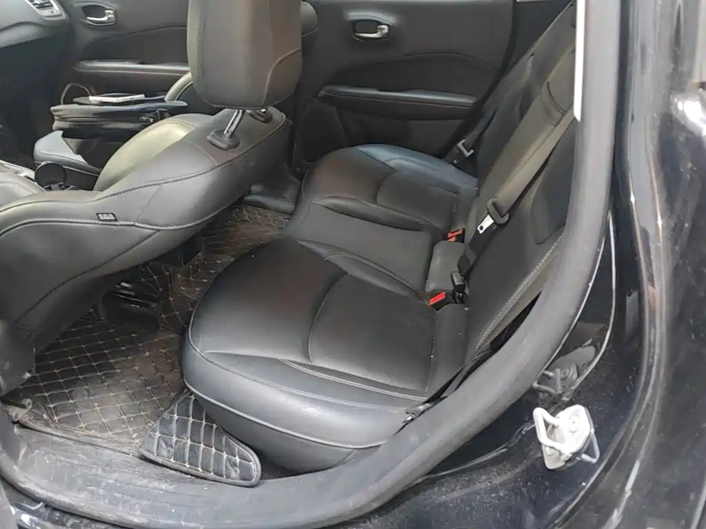 Jeep Compass — фото 17