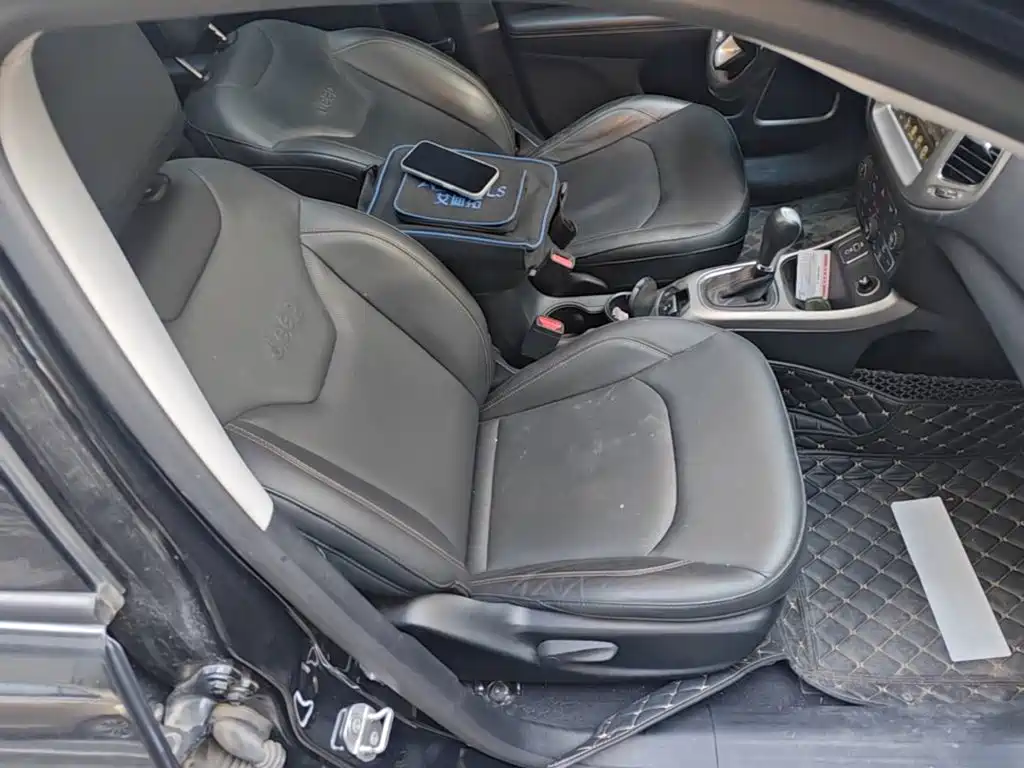 Jeep Compass — фото 25