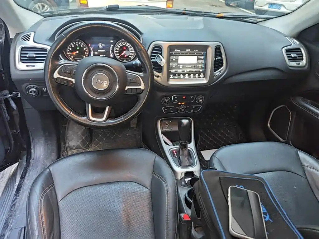 Jeep Compass — фото 10