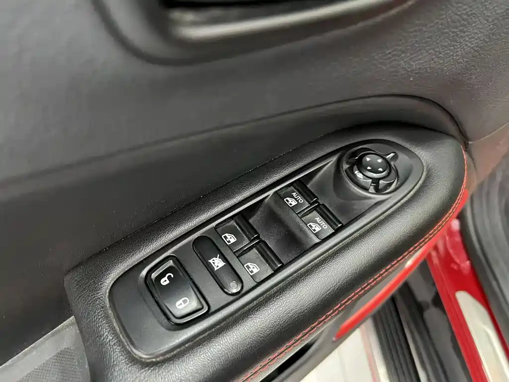 Jeep Compass — фото 15