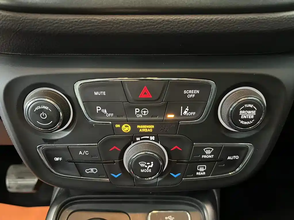 Jeep Compass — фото 17
