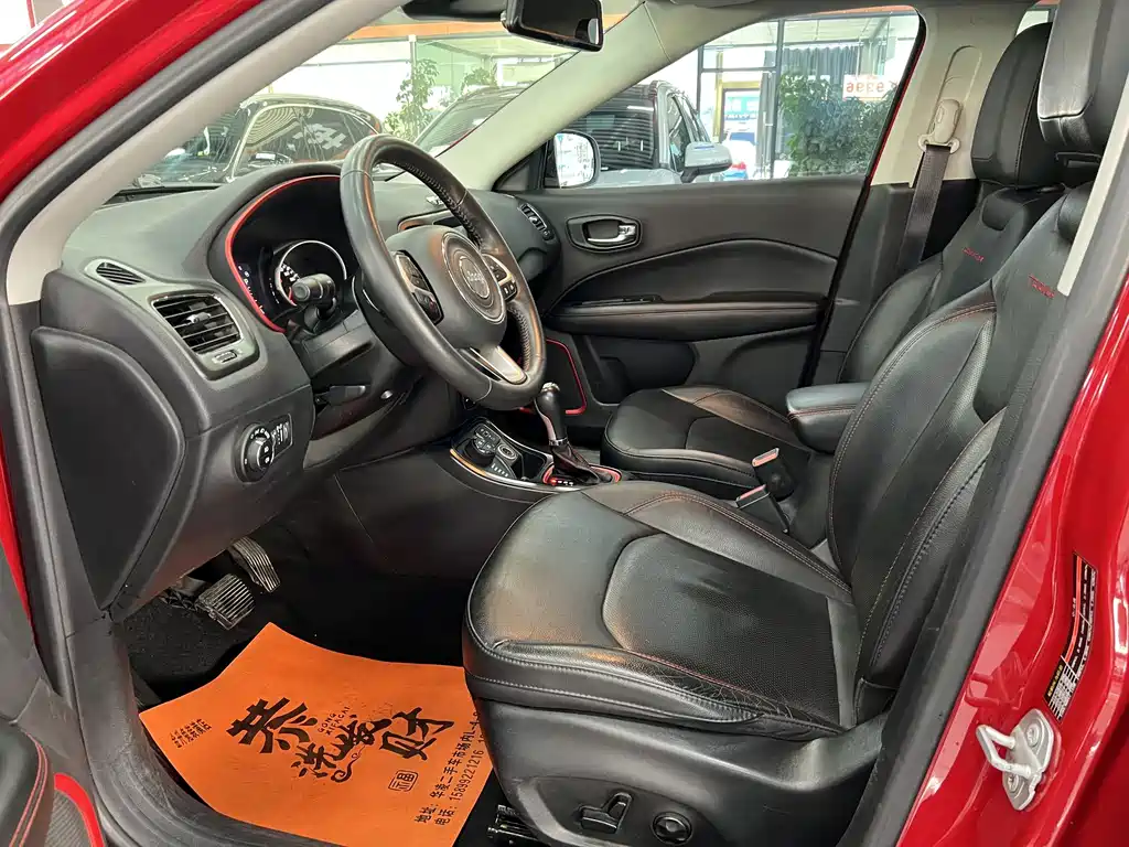 Jeep Compass — фото 4