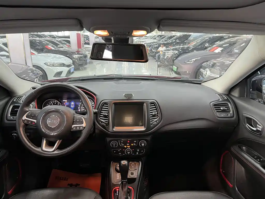 Jeep Compass — фото 5