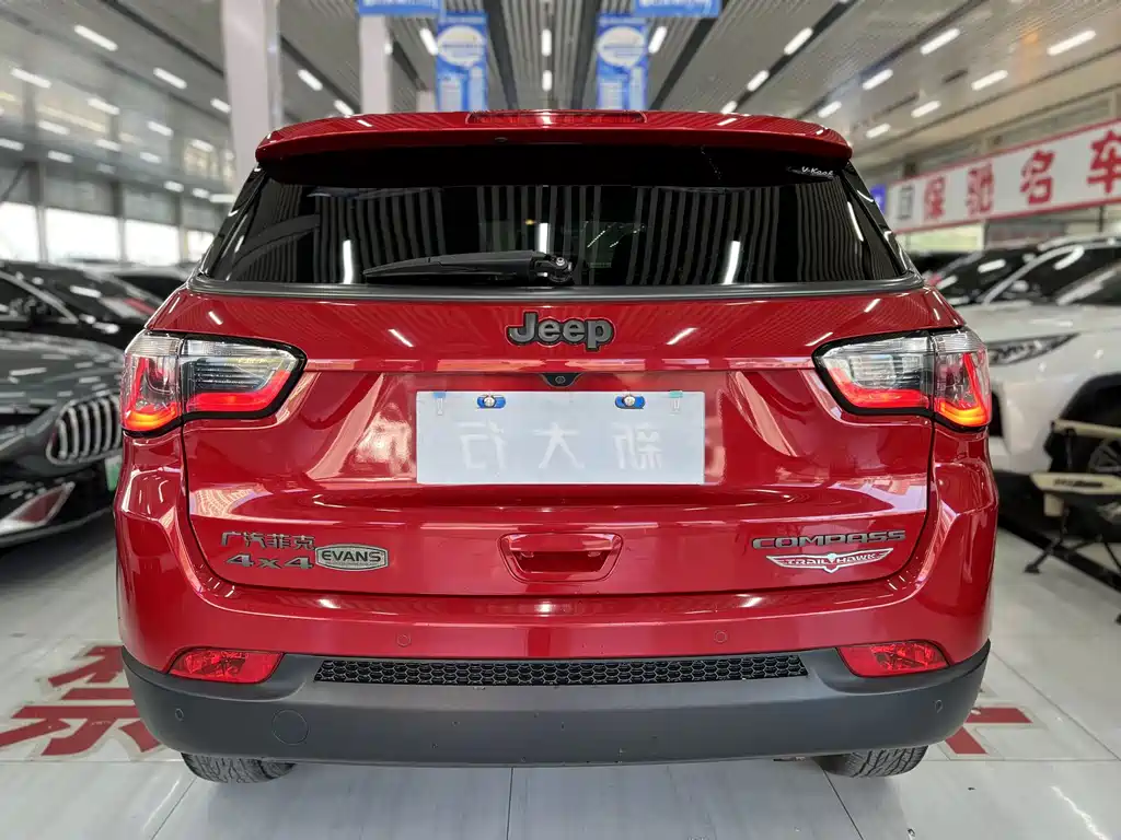Jeep Compass — фото 8