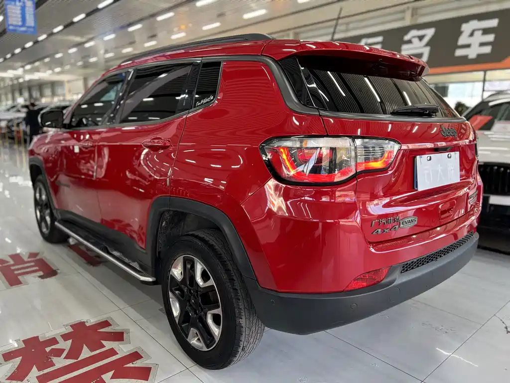 Jeep Compass — фото 9