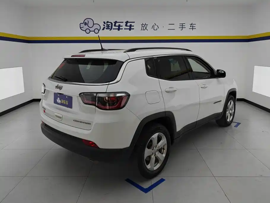 Jeep Compass — фото 3