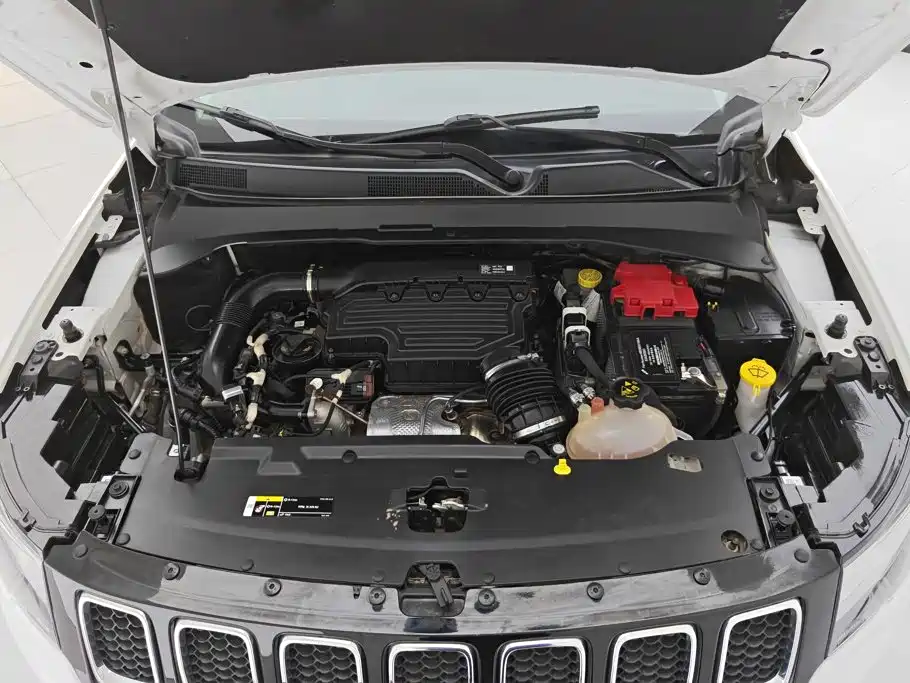 Jeep Compass — фото 10